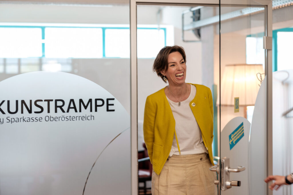 Kunstrampe by Sparkasse OÖ, im Bild Dr. Maximiliane Buchner, Sammlungsmanagement Kunst & historisches Archiv