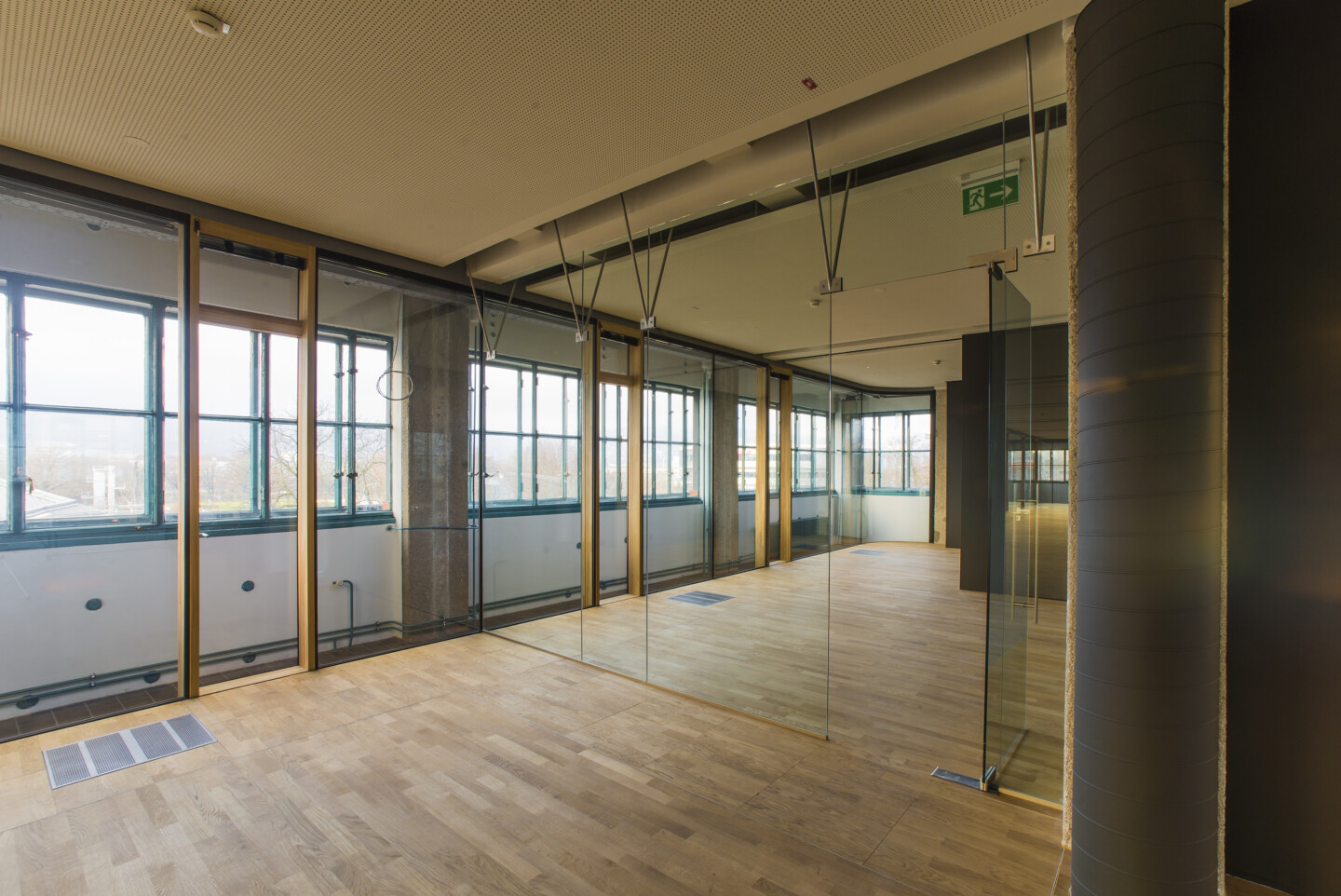 Revitalisierung des Bau 2 (heute Haus DAMES) mittels „Box-in-Box“-Konzept hinter der denkmalgeschützten Gebäudehülle ab 2013.