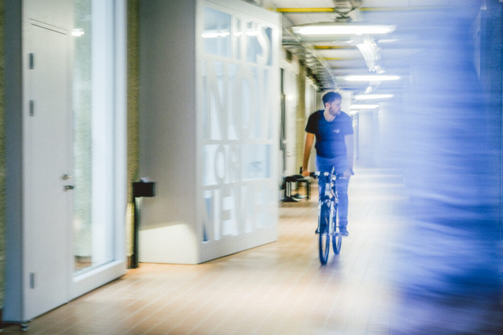 Fahrradfahrer in der Strada del Startup