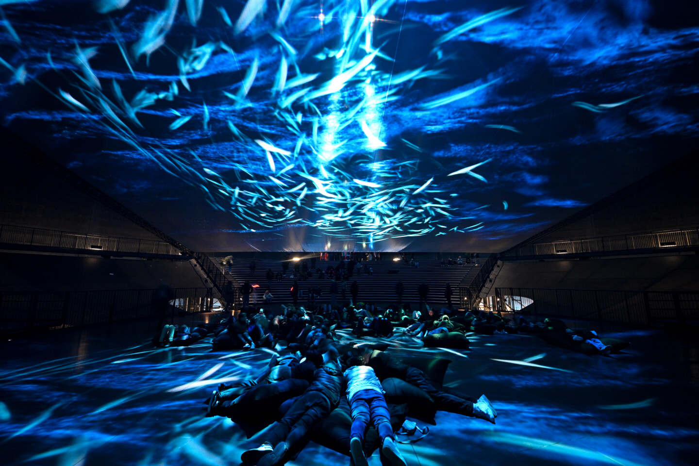 Die Welle, ein Erlebnis fürs Auge: Mehrdimensionale Darstellung des Ozeans auf riesigen Leinwänden.