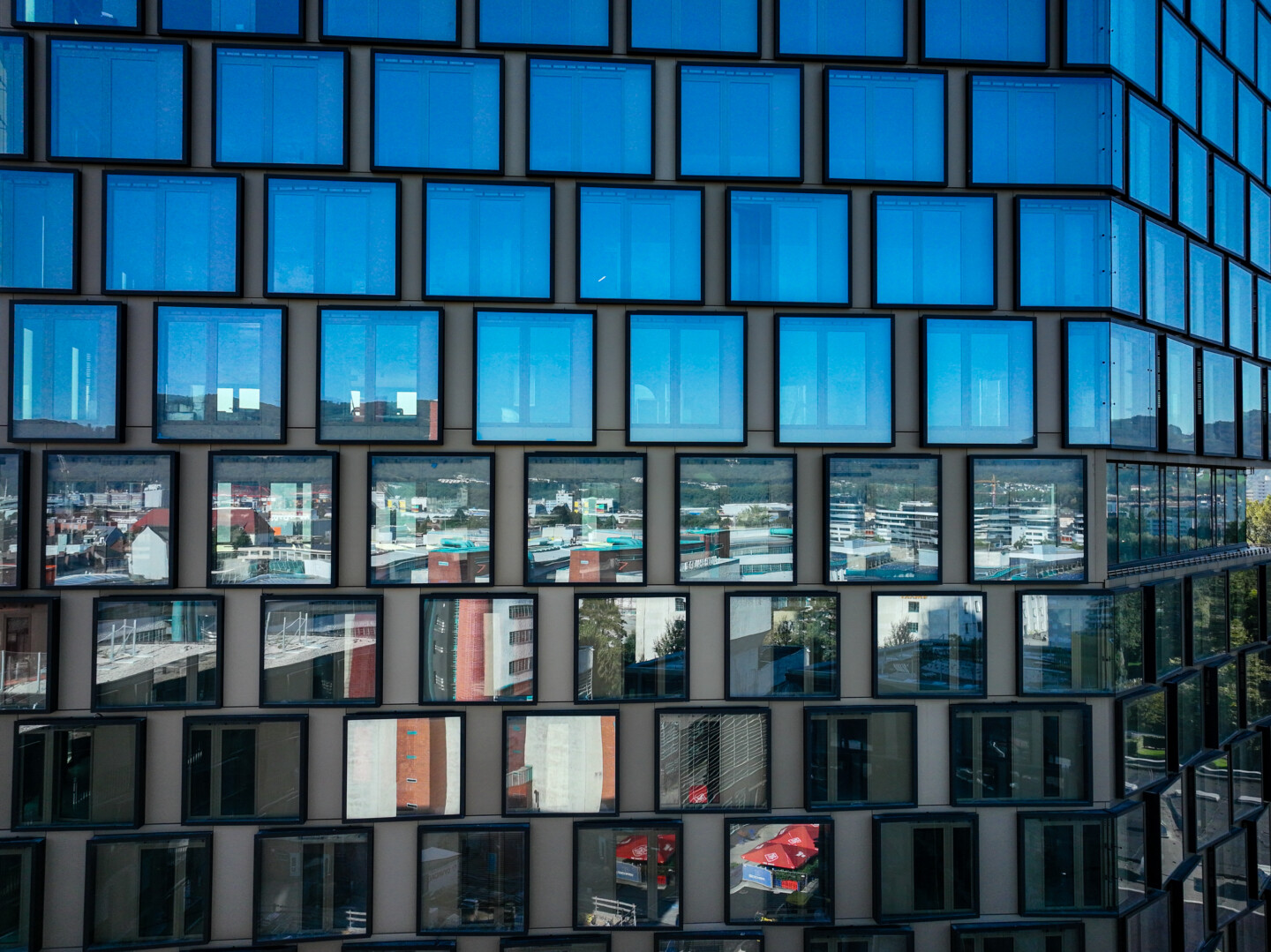 Tabakfabrik Linz spiegelt sich im QUADRILL Tower
