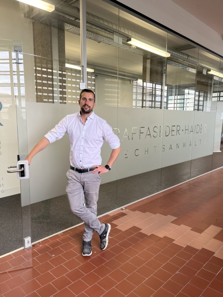 Franz Raffaseder vor seinem Büro in der Tabakfabrik Linz.