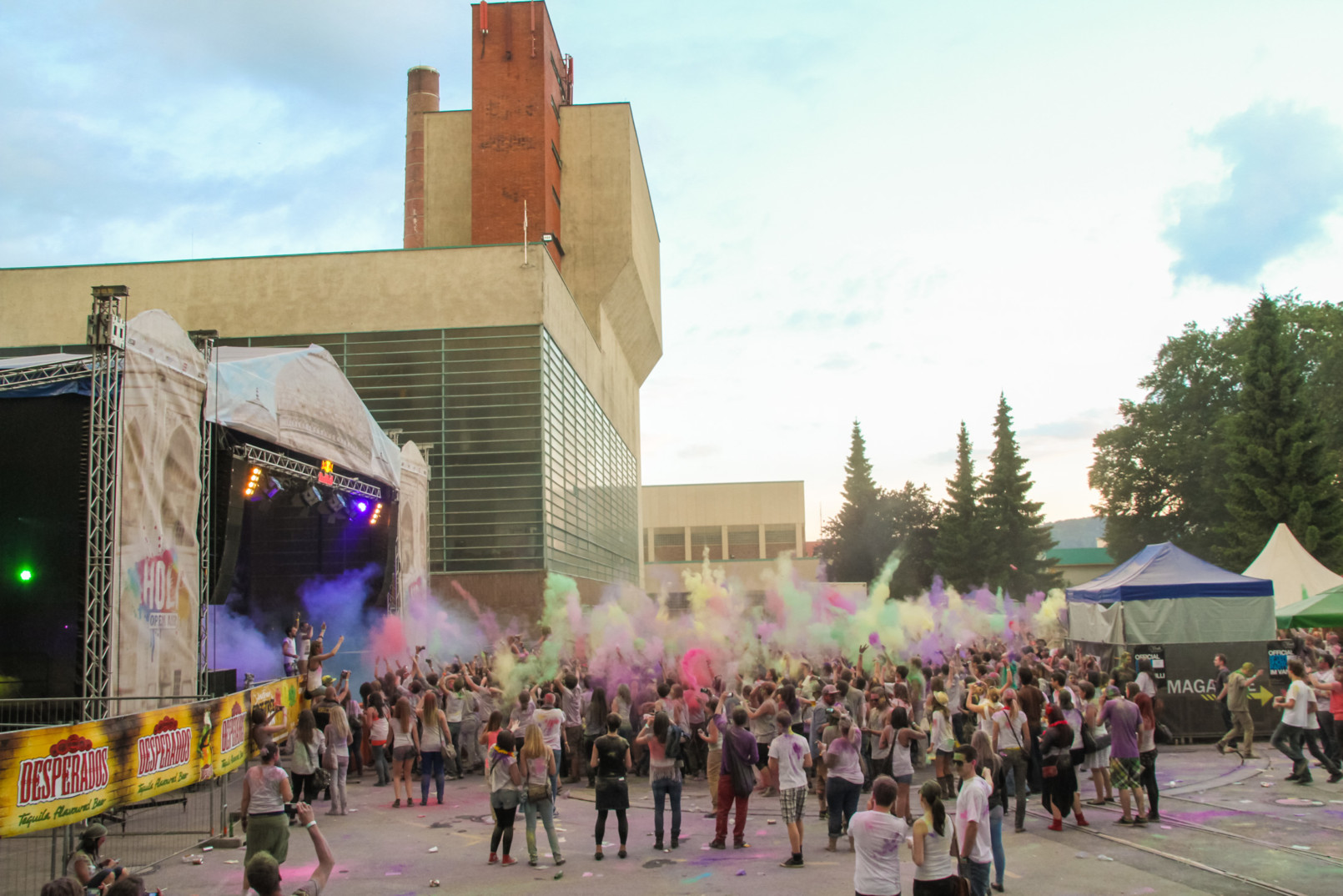 Tabakfabrik Linz HOLI Festival der Farben